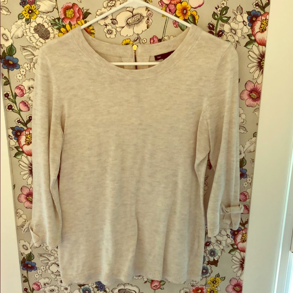 Cream GAP sweater with gold zipper